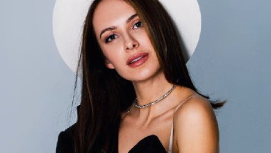 Дружина Остапчука повернулася до України і закликала не мірятися патріотизмом