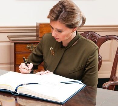 Зеленська для зустрічі з Блінкеном обрала елегантне хакі від Літковської. ФОТО