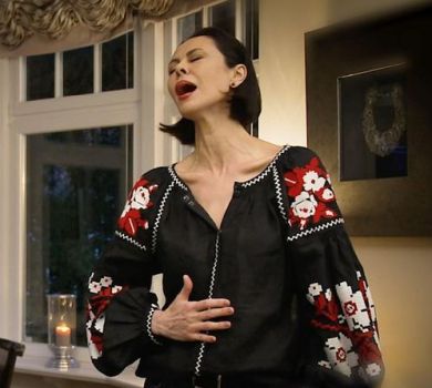 Дружина і донька Кличка двома мовами заспівали про Україну. ВІДЕО