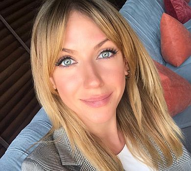 Нікітюк згадала, як її цькували через довгі ноги, та як підносила чай Каменських