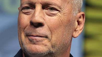 Брюса Вілліса виставили з аптеки через відсутність маски