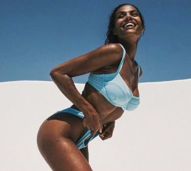 Тіна Кунакі поділилася спекотними ФОТО в купальнику