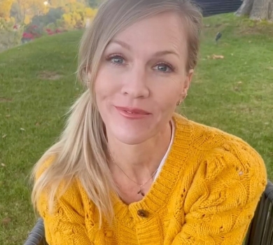 Досі та сама Келлі: 50-річна зірка Району Беверлі Хіллз Гарт продемонструвала своє кардіо. ВІДЕО