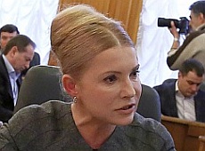 Тимошенко змінила косу на равлик. ФОТО