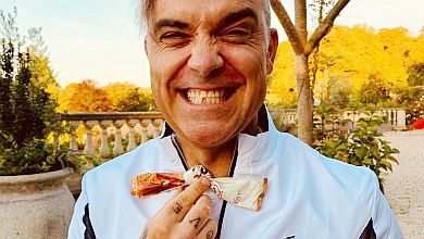 Сурогатна мати народила четверту дитину Роббі Вільямсу