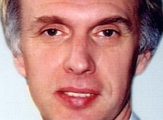 Огризко катається на лижах, грає в теніс і виховує дракона