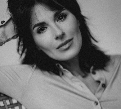 Без мейку, з червоними губами та з супердовгим волоссям: Єфросиніна показала себе в різних образах