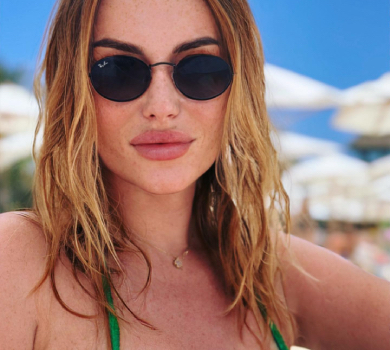 Догулялася: Камінську в купальнику та з чималим животом запідозрили у вагітності