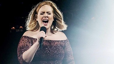 Адель розлучилася з чоловіком та пообіцяла про нього не співати