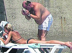 Піротехнік Тимошенко попляжився з дамою. ФОТО