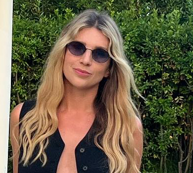 Сільченко на велосипеді блиснула грудьми з-під жилету. ФОТО