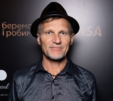 Українці кажуть, дайте зброю: Скрипка та Михайлюта зачитали вірш про повстання проти нацистів. ВІДЕО