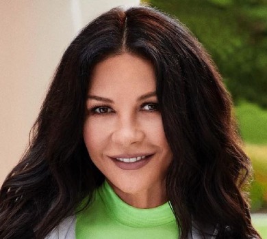 52-річна Зета-Джонс у лосинах і топіку потанцювала під хіт Девіда Боуї. ВІДЕО