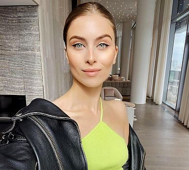 Онука Ротару в топі та лосинах показала, як зміцнює прес. ВІДЕО