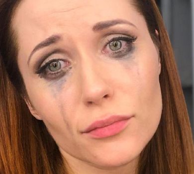 Бл*дь, дуже боляче: Денисенко показала своє перше цвяхостояння. Обережно, ВІДЕО