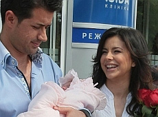 Лорак показала дочку і оголосила її ім'я. ФОТО. ВІДЕО