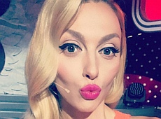 Полякова похвалилася дочками, новим другом та обличчям без макіяжу. ФОТО