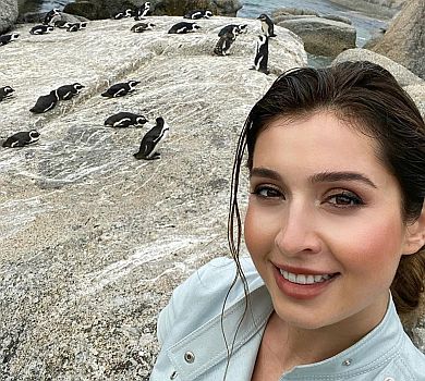 Ярославська в Кейптауні наробила селфі з зеброю та пінгвінами