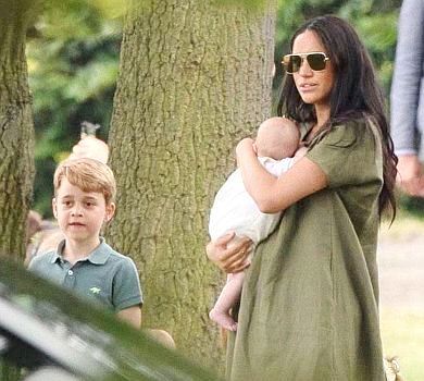 Родина в зборі: Міддлтон і Маркл із усією дітлашнею подивилися, як принци грають у поло