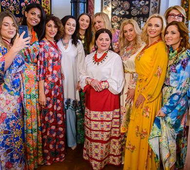 Різатдінова, Єгорова, Матвієнки і Литовченко вийшли на подіум у сукнях від Сумської 