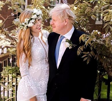 Позичена сукня та відкладений медовий місяць: подробиці про весілля 56-річного прем'єра Джонсона