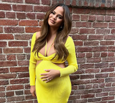 Дуже вагітна Кріссі Тейген зробила голе селфі