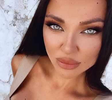 Ні краплі фотошопу: дружина Влада Ями показала спортивне тіло в купальнику