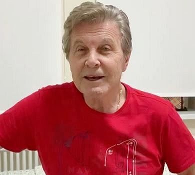 Надежда - мой компас земной: хворий на коронавірус Лев Лещенко заспівав із лікарні. ВІДЕО