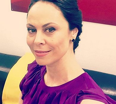 Дружина Кличка у ліловому настрої показала селфі без мейкапа  