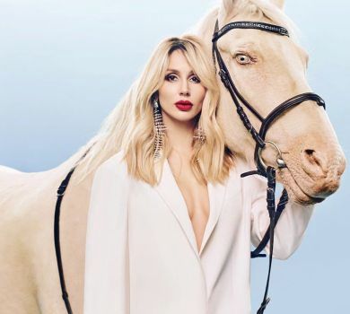 Оголена Лобода повигиналася на спині єдинорога перед Бадоєвим. ВІДЕО 