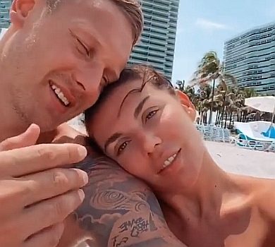 Седокова поніжилася з коханим на пляжі в Маямі. ВІДЕО  