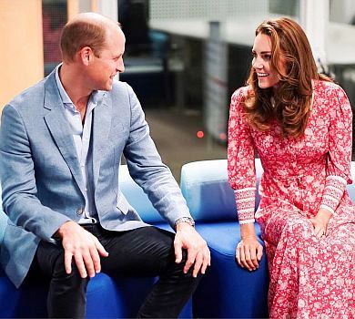 Міддлтон у платті за $700 разом із принцом Вільямом голіруч попоралася з тістом