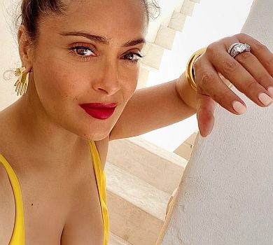 Сальмі Хаєк 54: актриса засвітила звабливу фігуру в купальнику. ФОТО