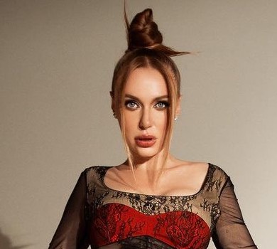 Камінська у спідньому показала акробатику на пілоні. ФОТО