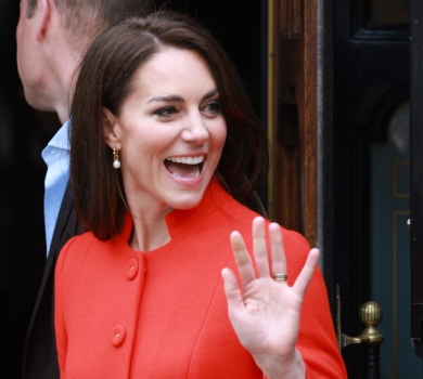 Їхали на електричці: принц Вільям і Кейт Міддлтон у яскравому луці завітали в паб