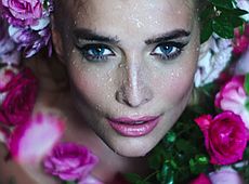 Бадоєв зняв мокру Котову у квітах та чоловічих обіймах. ВІДЕО  