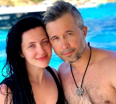 Без фотошопу: дружина Бабкіна в Італії показалася в купальнику через 2 місяці після пологів