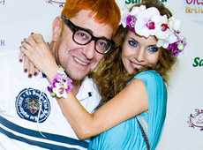 Окунська стала Покахонтас і обіймалася з олігархом у трусах