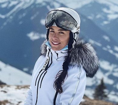 Онуфрійчук оголила плечі у швейцарському палаці з льоду 