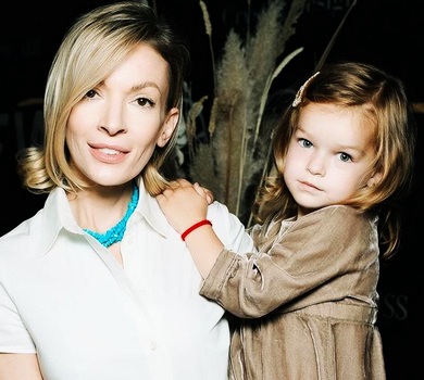 Видавець Поліна Неня заявила, що ексчоловік забрав у неї 3-річну дочку  