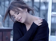 Лорак поласувала блакитним тістечком та показала руку від молдаван. ФОТО