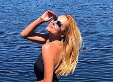 Русалонька Яна: Клочкова показала свій підводний заплив