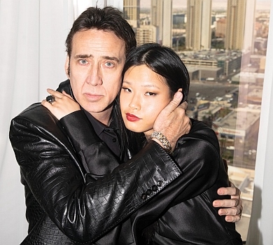 Ніколас Кейдж знявся для глянцю з молодою дружиною та битими яйцями