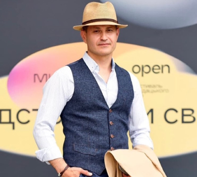 Ахтем Сеітаблаєв показався на прем’єрі в Києві під руку з новою коханою. ФОТО