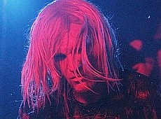 Довгокосий блондин Скрипка ушкварив патріотичний урок у стилі гранж