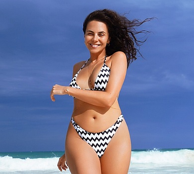 Каменських засвітила соковиті стегна в бікіні та дебютувала з реаліті