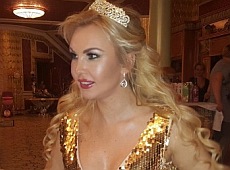 Новорічна Камалія в золоті показала, як співають золоті доньки. ВІДЕО