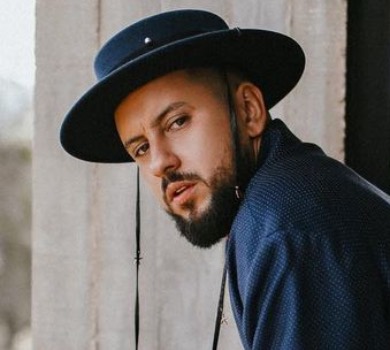 Велика честь: Monatik переспівав хіт Скрябіна, а дружина похвалилася татовими копіями