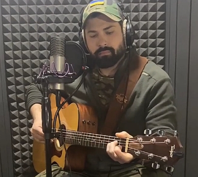 Люба моя, знай, я повернусь: чоловік Мозгової присвятив пісню захисникам України. ВІДЕО  