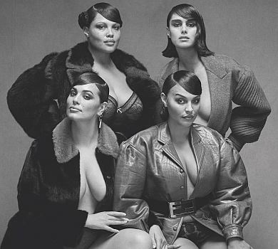 Ешлі Грем посвітила голими принадами в товаристві кралечок плюссайз